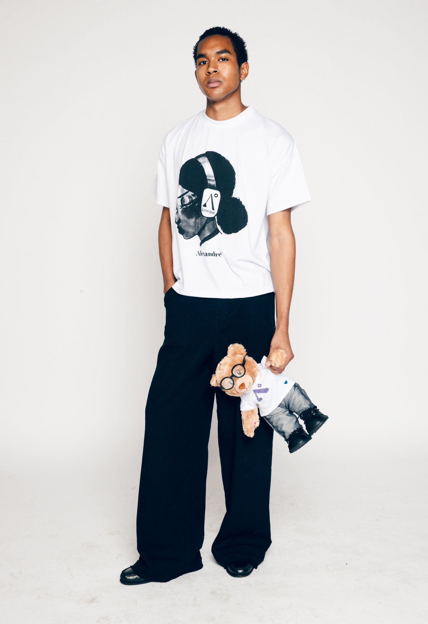 HEADPHONES Tee
