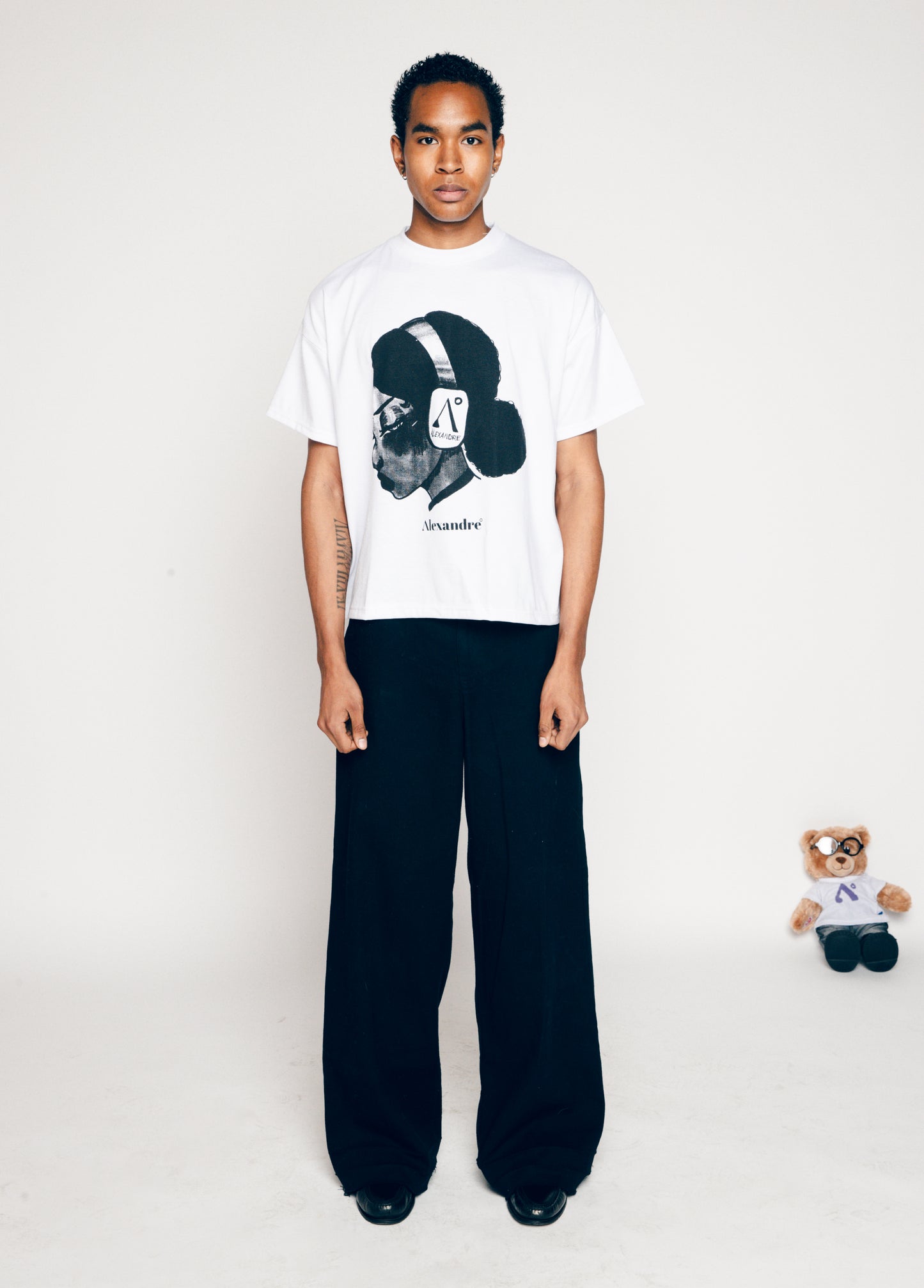 HEADPHONES Tee